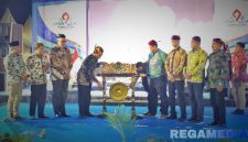 Caption: Bupati Pamekasan KH Kholilurrahman bersama Forkopimda, membuka langsung acara