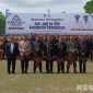 Caption: memakai baju adat Madura, Bupati Pamekasan KH Kholilurrahman pose bersama Forkopimda usai upacara peringatan Hari Jadi Kabupaten Pamekasan ke-495, (dok. regamedianews).