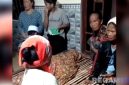 Caption: tampak jenazah korban tersambar petir, Firmansyah, saat berada di rumah duka di Desa Daleman, (dok. regamedianews). 