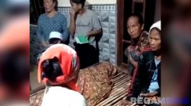 Caption: tampak jenazah korban tersambar petir, Firmansyah, saat berada di rumah duka di Desa Daleman, (dok. regamedianews). 