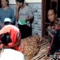 Caption: tampak jenazah korban tersambar petir, Firmansyah, saat berada di rumah duka di Desa Daleman, (dok. regamedianews). 
