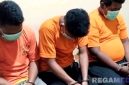 Caption: tiga tersangka kasus narkoba saat diamankan di Mako Polres Bangkalan, (dok. regamedianews). 