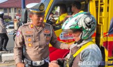 Polantas Sampang Beri Tips Berkendara Aman Saat Hujan