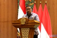 Caption: Sekda Bangkalan Ismet Effendi, sampaikan komitmennya perihal optimalisasi pajak dan retribusi daerah saat rapat paripurna DPRD Bangkalan, (dok. regamedianews).