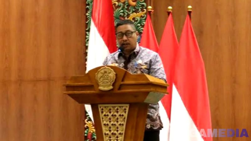 Caption: Sekda Bangkalan Ismet Effendi, sampaikan komitmennya perihal optimalisasi pajak dan retribusi daerah saat rapat paripurna DPRD Bangkalan, (dok. regamedianews). 