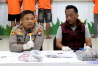 Caption: Kapolres Pamekasan AKBP Hendra Eko Triyulianto, didampingi Kasat Reskrim AKP Doni Setiawan, (dok. regamedianews). 