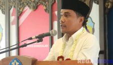 Caption: Bupati Bangkalan Lukman Hakim, sampaikan sambutan saat membuka talkshow pelatihan pembelajaran bagi guru dan kepala sekolah, (dok. regamedianews). 