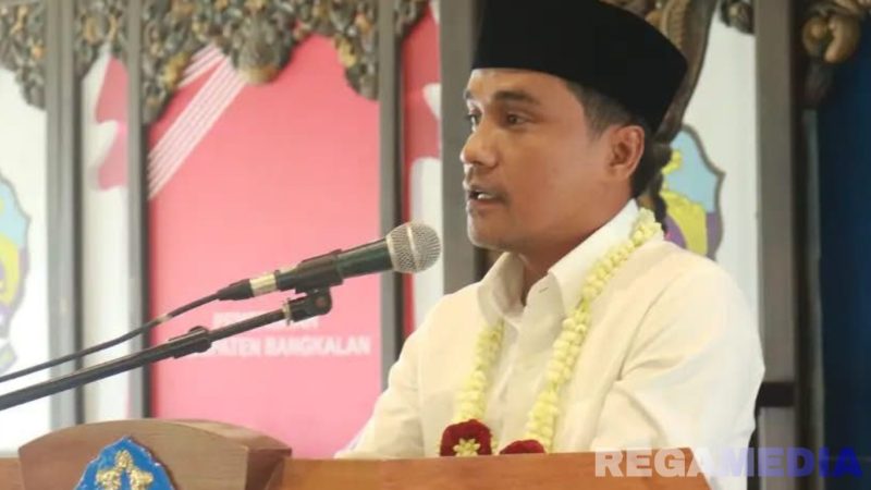 Caption: Bupati Bangkalan Lukman Hakim, sampaikan sambutan saat membuka talkshow pelatihan pembelajaran bagi guru dan kepala sekolah, (dok. regamedianews). 