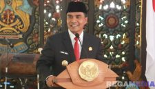 Caption: Bupati Bangkalan Lukman Hakim, saat sampaikan arahannya usai pelantikan DPC PKDI Bangkalan, (dok. regamedianews). 