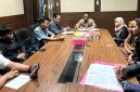 Caption: Kepala Dinas Pendidikan Kabupaten Sampang menemui langsung saat audiensi aktivis HMI, (dok. regamedianews). 
