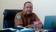 Caption: Kepala Dinas Koperasi UMKM dan Ketenagakerjaan Pamekasan, Muttaqin, (dok. regamedianews). 