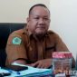 Caption: Kepala Dinas Koperasi Usaha Mikro Kecil Menengah dan Ketenagakerjaan Kabupaten Pamekasan, Muttaqin, (dok. regamedianews). 