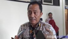 Caption: Kepala BPKPD Pamekasan Sahrul Munir, diwawancara awak media usai rapat evaluasi PAD dan ETPD, (dok. regamedianews). 