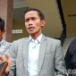 Caption: Jakfar Sodiq dan Abd Razak kuasa hukum korban pengeroyokan di SPBU Camplong, diwawancara awak media di Mako Polres Sampang, (dok. regamedianews). 