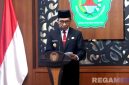Caption: Bupati Pamekasan KH Kholilurrahman sampaikan sambutan dan arahan, usai melantik sejumlah pimpinan OPD, (dok. regamedianews). 