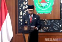 Caption: Bupati Pamekasan KH Kholilurrahman sampaikan sambutan dan arahan, usai melantik sejumlah pimpinan OPD, (dok. regamedianews).