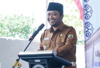 Caption: Wakil Bupati Sampang KH Ahmad Mahfud, saat mengisi sambutan dalam acara launching SPPG di Desa Taddan, (dok. regamedianews). 