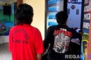 Caption: inisial AY tersangka kasus pencurian sepeda motor, digelandang ke ruang penyidik Satreskrim Polres Sampang, (dok. regamedianews). 