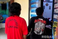 Caption: inisial AY tersangka kasus pencurian sepeda motor, digelandang ke ruang penyidik Satreskrim Polres Sampang, (dok. regamedianews). 