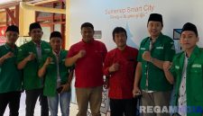 Caption: Satgas BAANAR PC GP Ansor Sumenep pose bersama pihak Diskominfo Sumenep, (dok. foto istimewa). 