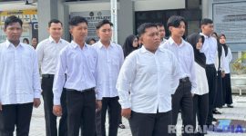 Caption: mahasiswa terpilih dari berbagai kampus di Jawa Timur, mengikuti apel penerimaan peserta magang di Lapas Narkotika Pamekasan, (dok. foto istimewa). 