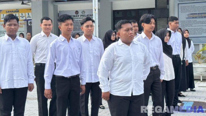 Caption: mahasiswa terpilih dari berbagai kampus di Jawa Timur, mengikuti apel penerimaan peserta magang di Lapas Narkotika Pamekasan, (dok. foto istimewa). 
