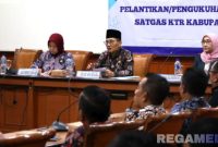 Caption: Sekda Sampang sampaikan arahan usai melantik Satgas KTR, (sumber foto: Diskominfo Sampang). 