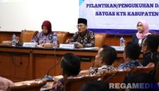 Caption: Sekda Sampang sampaikan arahan usai melantik Satgas KTR, (sumber foto: Diskominfo Sampang). 
