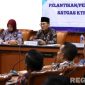 Caption: Sekda Sampang sampaikan arahan usai melantik Satgas KTR, (sumber foto: Diskominfo Sampang). 