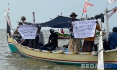 Nelayan Arosbaya Protes, Kapal Troll Ancam Nyawa dan Ekosistem Laut