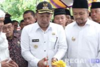 Caption: Bupati dan wakil Bupati Sampang saat resmikan SPPG Alwahidiyah II Omben (dok.istimewa)
