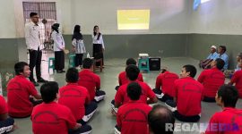 Captiom: tim kesehatan tengah memberikan penyuluhan PHBS kepada puluhan warga binaan Lapas Narkotika Pamekasan, (dok. foto istimewa). 