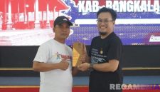 Caption: Bupati Bangkalan Lukman Hakim (kiri), saat acara Pameran Karya dan Awarding Workshop Revitalisasi Alun-Alun Bangkalan yang diselenggarakan Ikatan Arsitek Indonesia, (dok. foto istimewa). 