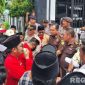 Caption: aksi demo GMNI, Syaifus Suhada' lantang dibarisan depan mendesak Kejari Pamekasan bertindak secara tegas berantas korupsi, (dok. Kurdi, Rega Media). 