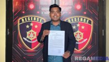 Caption: Tolak Amir aktivis muda tunjukkan surat tanda terima laporan dari Satreskrim Polres Sumenep, terkait dugaan penyelewengan solar subsidi, (dok. foto istimewa).