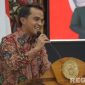 Caption: Bupati Bangkalan Lukman Hakim, sampaikan sambutan saat seminar nasional dan refleksi akhir tahun 2025 Asosiasi Pengajar Hukum Administrasi Negara (APHTN-HAN) Jawa Timur, (dok. Syafin, Rega Media). 