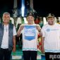 Caption: Bupati Sampang H Slamet Junaidi, pose bersama Wabup KH Ahmad Mahfud dan Dirut PDAM Amin Arif Tritana, tunjukkan logo baru Perumdam Trunojoyo, (sumber foto: Diskominfo Sampang). 