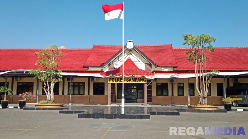 Caption: Mako Kepolisian Resor Sampang, Jl Jamaluddin No.2, Gunung Sekar Sampang, (dok. Harry, Rega Media). 