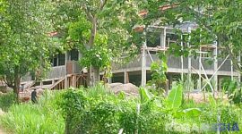 Caption: tampak pekerjaan proyek revitalisasi SMKN Model Gorontalo masih belum selesai sesuai waktu yang ditentukan, (dok. Yusrianto, Rega Media). 