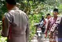 Caption: potongan video amatir, tampak polisi dan sejumlah warga berada di TKP perampokan di wilayah Kedungdung, (dok. Harry, Rega Media). 
