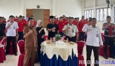 Caption: pose bersama Kalapas Narkotika Pamekasan saat acara workshop literasi warga binaan pemasyarakatan, (dok. foto istimewa). 