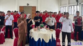 Caption: pose bersama Kalapas Narkotika Pamekasan saat acara workshop literasi warga binaan pemasyarakatan, (dok. foto istimewa). 