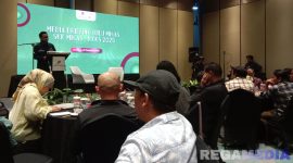 Caption: Pjs Kepala Departemen Komunikasi SKK Migas, Arief Hermawan, sampaikan sambutannya dalam acara Media Briefing Hulu Migas 2025, (dok. Harry, Rega Media). 