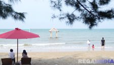 Caption: Wisata Pesisir Pantai Pasir Putih Tlangoh Bangkalan Madura, (dok. foto istimewa). 