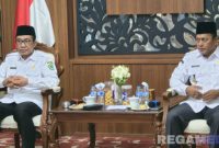 Caption: Bupati Pamekasan KH Kholilurrahman dan Wakil Bupati Pamekasan Sukriyanto, di Peringgitan Pendopo Ronggosukowati, (dok. foto istimewa). 