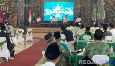 Caption: suasana berlangsungnya acara dialog kebangsaan dalam rangka tasyakuran pahlawan nasional Syaikhona Kholil, di Gedung Rato Ebuh Bangkalan, (dok. Syafin, Rega Media). 