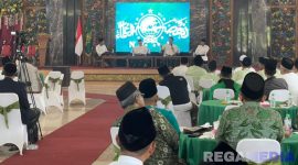 Caption: suasana berlangsungnya acara Dialog Kebangsaan dalam rangka tasyakuran pahlawan nasional Syaikhona Kholil, di Gedung Rato Ebuh Bangkalan, (dok. Syafin, Rega Media). 