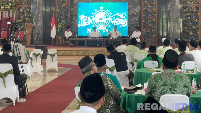 Caption: suasana berlangsungnya acara Dialog Kebangsaan dalam rangka tasyakuran pahlawan nasional Syaikhona Kholil, di Gedung Rato Ebuh Bangkalan, (dok. Syafin, Rega Media). 