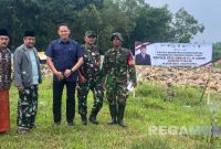 Caption : Komandan Kodim 0828 Sampang Letkol Czi Dika Catur Yanuar Anwar saat meninjau lokasi KDMP Gunung Rancak (dok.regamedianews)