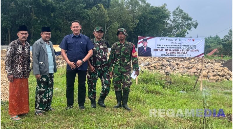 Caption : Komandan Kodim 0828 Sampang Letkol Czi Dika Catur Yanuar Anwar saat meninjau lokasi KDMP Gunung Rancak (dok.regamedianews)